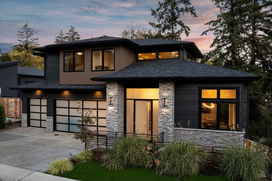 4560 SW 59th Avenue, Portland, front exterior at twilight
