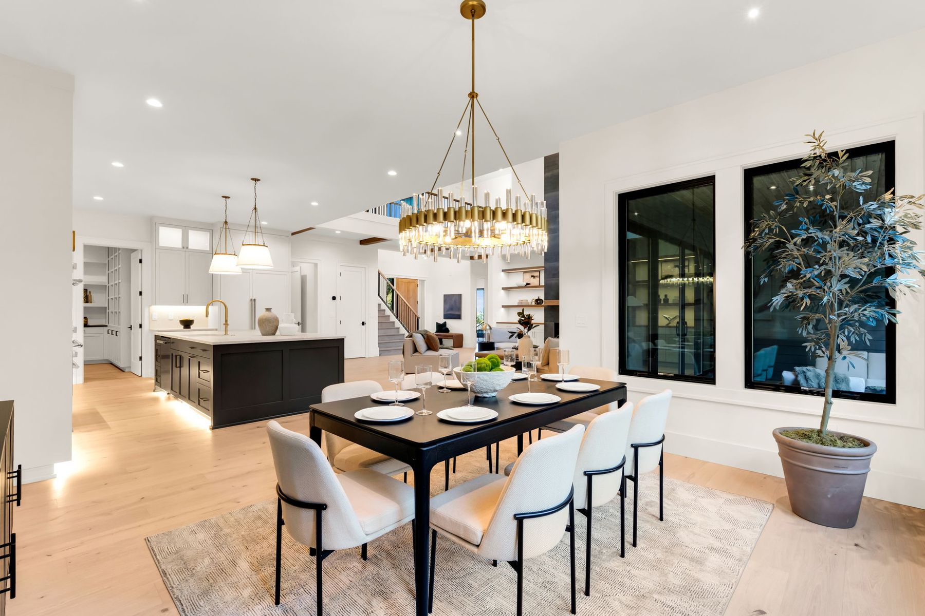 Dining toward kitchen