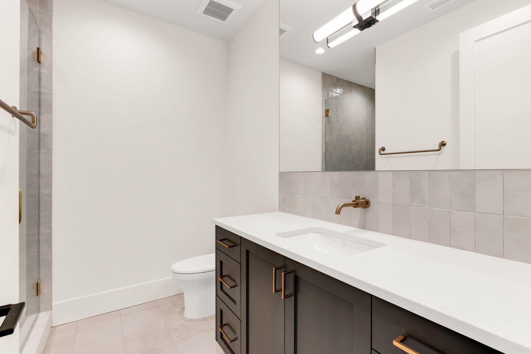 Bath vanity