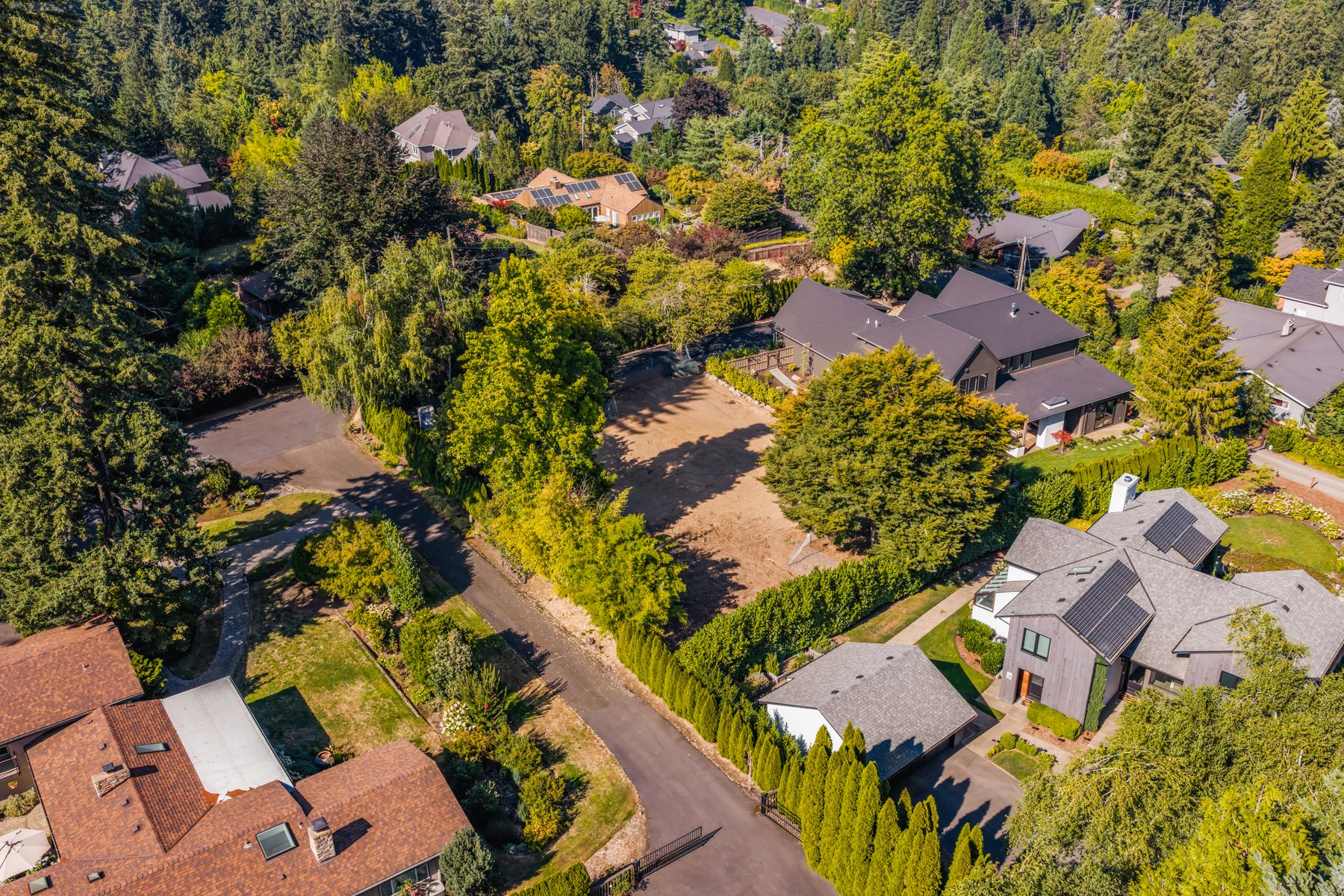 Higher aerial showing the neighborhood