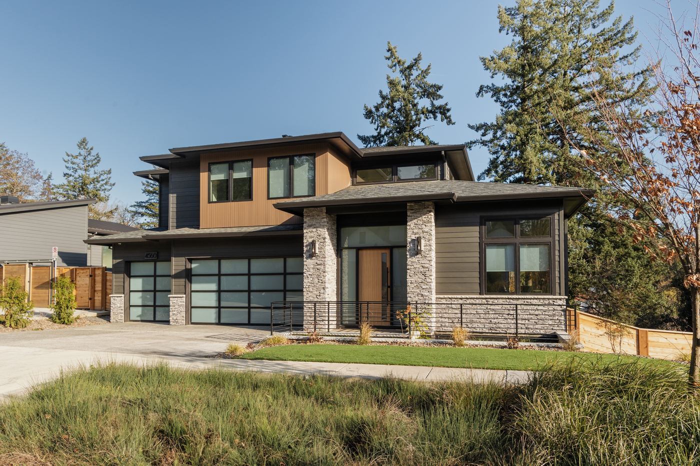 Exterior, garage elevation