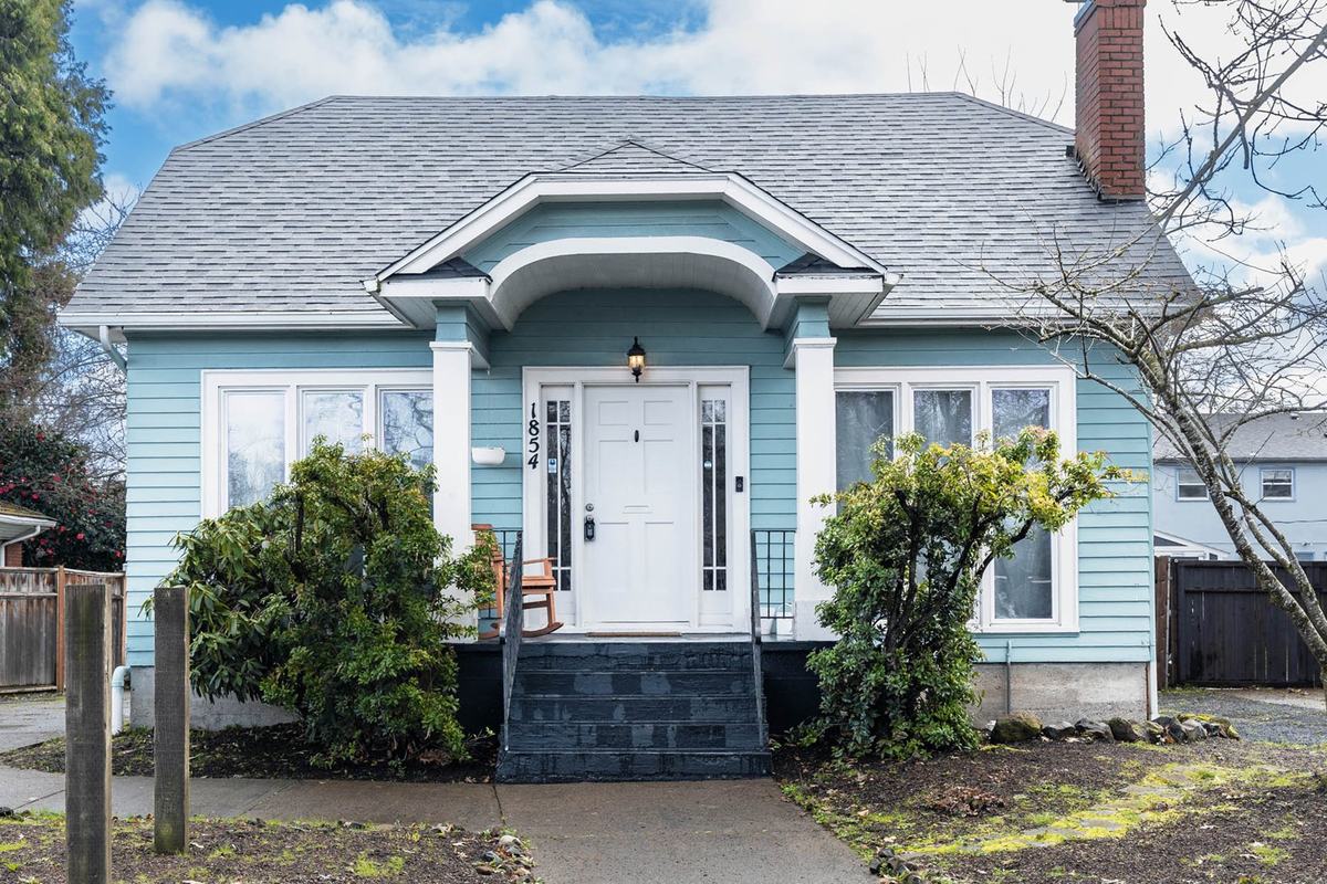 Front exterior of 1854 Capitol St, Salem, Oregon